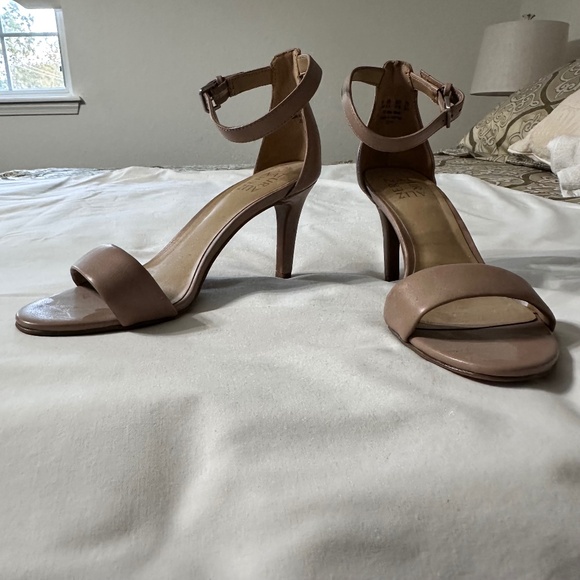 Naturalizer Leah Ankle Strap Nude Sandals Size 7.5 - Picture 1 of 6